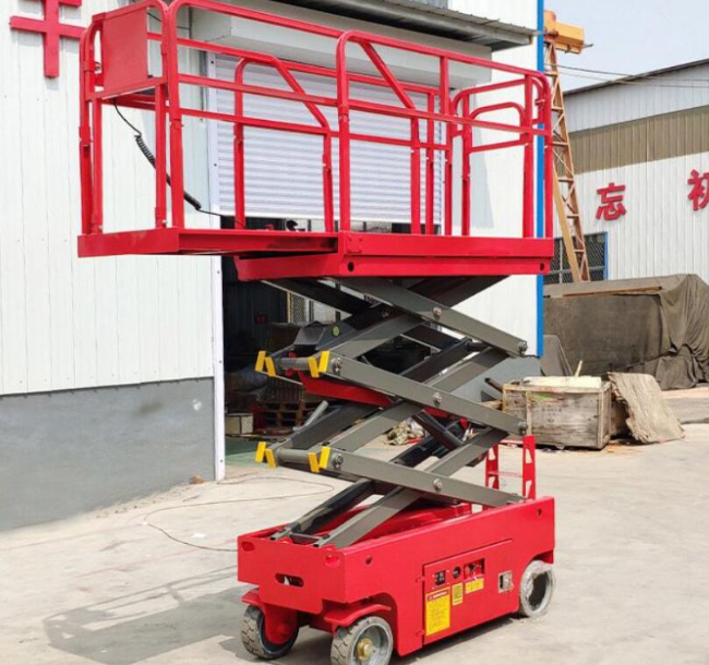 老城镇移动剪叉式升降机