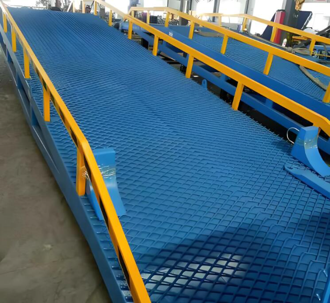 老城镇移动式液压登车桥