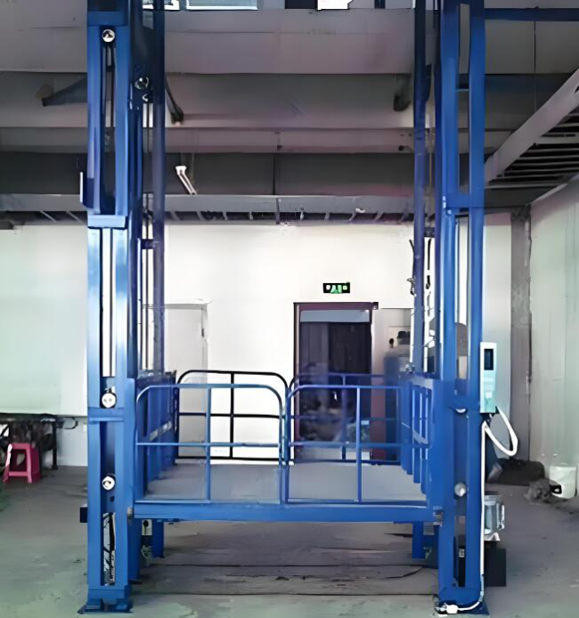 老城镇导轨式升降货梯